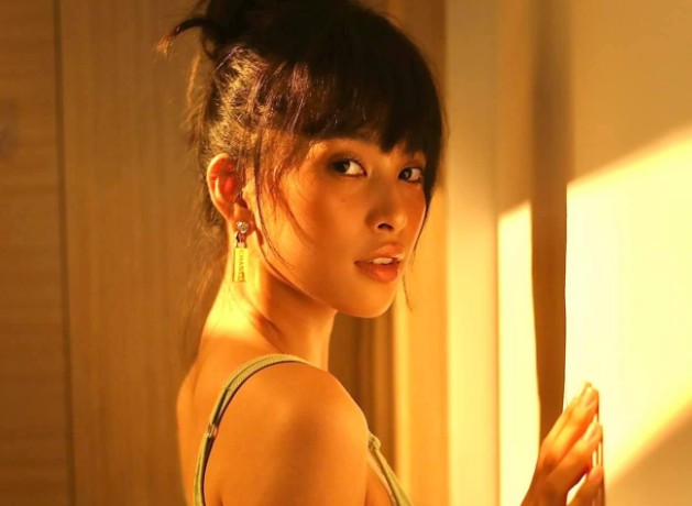 Hoa hậu Tiểu Vy khoe vai trần gợi cảm 'gây thương nhớ'